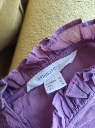 Blusa malva con volantes y tela fina