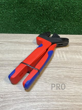 Sistema Master de alicates de engarzado con perfiles intercambiables Knipex