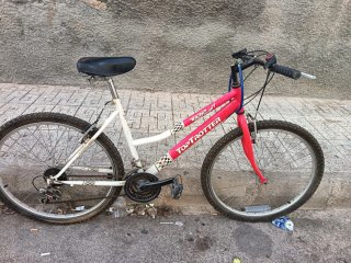 Bicicleta azul,roja,gris
