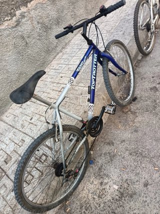 Bicicleta azul,roja,gris