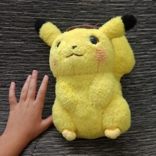 Peluche Pikachu Detective verdadero