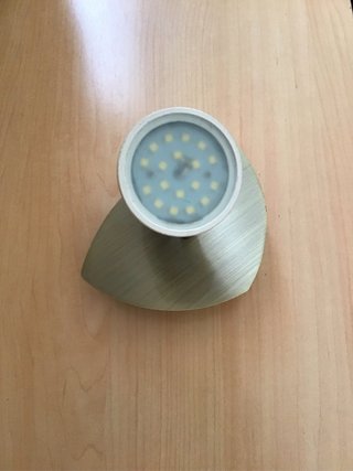 Foco de pared dorado