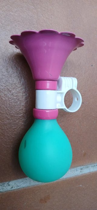 Bocina para bicicleta rosa y verde