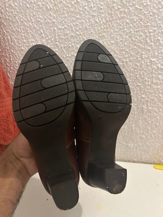 Zapatos de tacón marrones