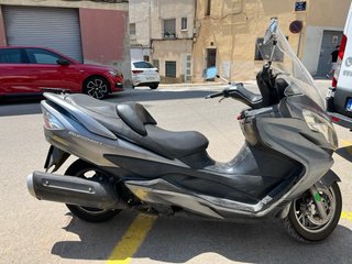 Suzuki Burgman 400 Maxi Scooter Gris
