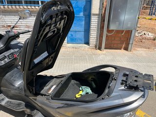 Suzuki Burgman 400 Maxi Scooter Gris