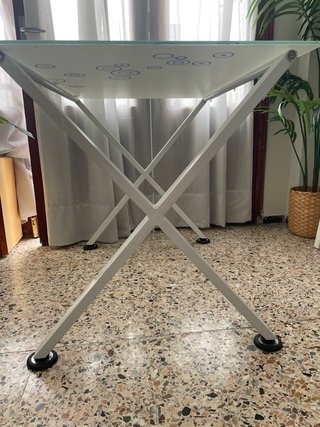Mesa de salón o escritorio cristal