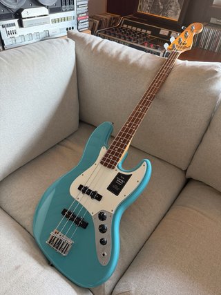 Fender Jazz Bass Player II RAW AQB