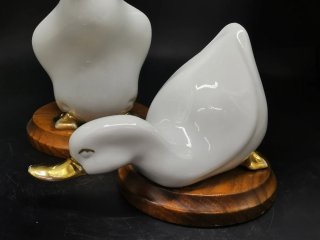 Bonita pareja vintage patos de cerámica en peana