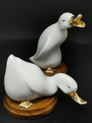 Bonita pareja vintage patos de cerámica en peana