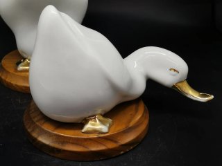 Bonita pareja vintage patos de cerámica en peana