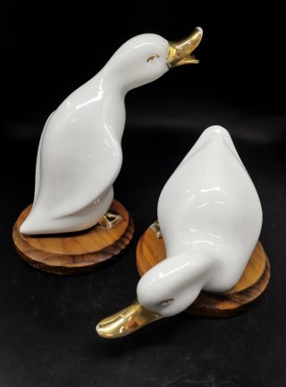 Bonita pareja vintage patos de cerámica en peana