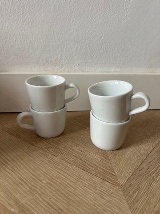 Juego 4 tazas de porcelana