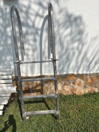 Escalera para piscina de metal