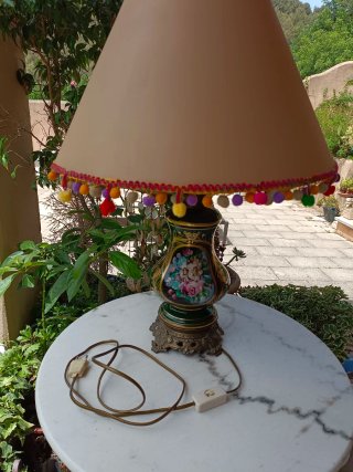 Table lamp