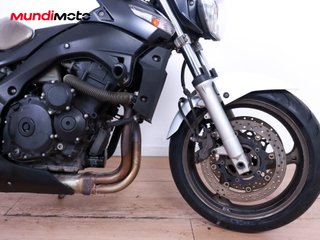 SUZUKI GSR 600