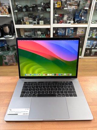 MacBook Pro 2018 15” i7 16GB RAM 256GB SSD