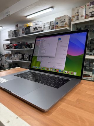 MacBook Pro 2018 15” i7 16GB RAM 256GB SSD