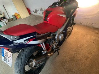 Honda CBR 600 Sportbike Roja y Blanca