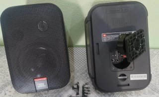 Altavoces JBL Control One Negros