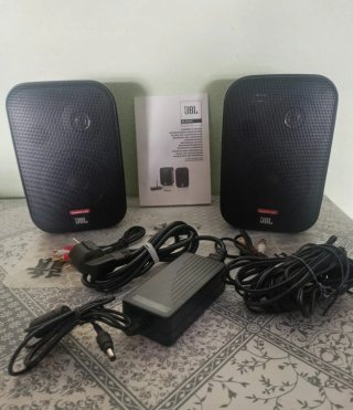Altavoces JBL Control One Negros