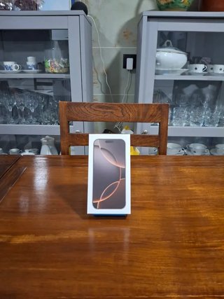 Caja iPhone 16 pro desierto