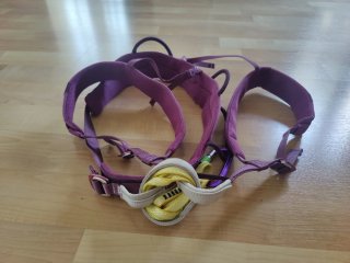 Arnés de escalada Petzl Luna. Nuevo.
