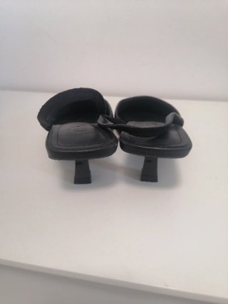 Zapatos destalonados Only piel negros talla 37