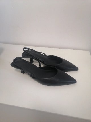 Zapatos destalonados Only piel negros talla 37