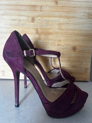 Zapatos tacón burdeos Zara