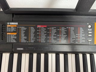 Teclado Yamaha Negro y Multicolor
