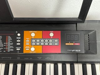 Teclado Yamaha Negro y Multicolor