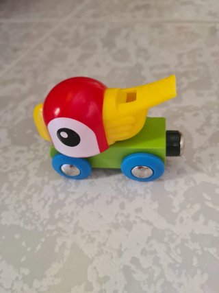 Tren de madera con silbato de pájaro