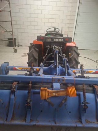 Tractor Kubota A19 con fresadora