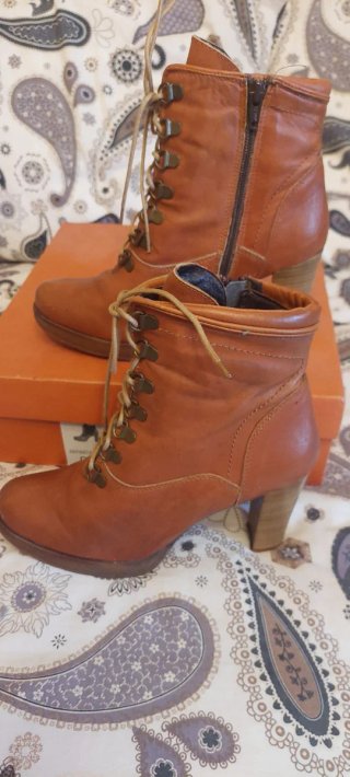 Botines de tacón Gadea marrones
