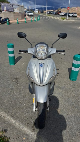 Piaggio Beverly 300 Scooter