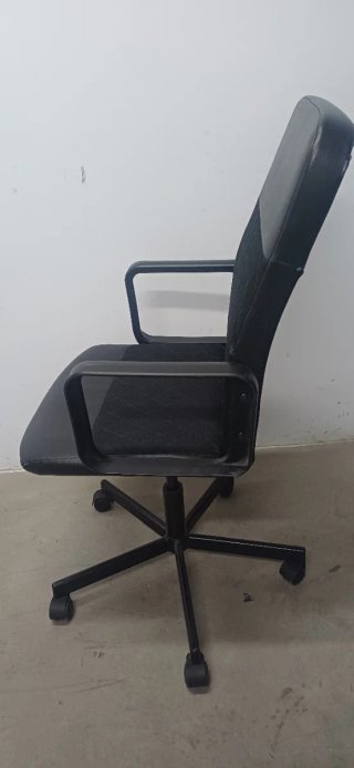 Silla de oficina negra