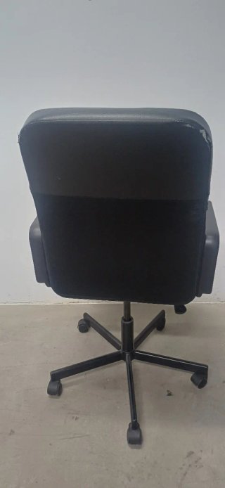 Silla de oficina negra