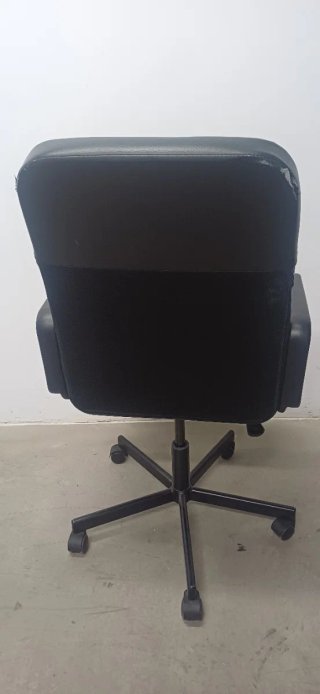 Silla de oficina negra