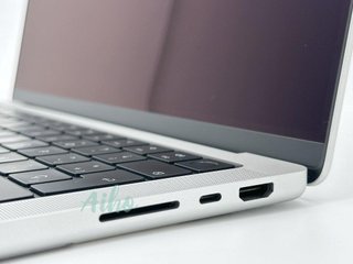 MacBook Pro 14" M3 (2023) 8 CPU/10 GPU núcleos - SSD 512GB - RAM 8GB - Plata