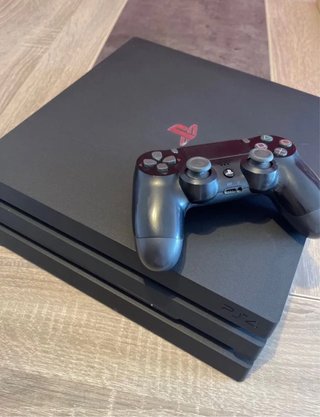 Consola PS4 Pro Chasis 7216B Negra + Mando