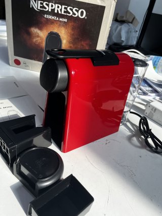 Cafetera Nespresso De'Longhi Essenza Mini Roja