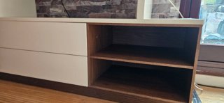 Mueble TV moderno beige y marrón