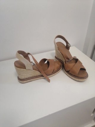 Sandalias cuña Parfois camel talla 37