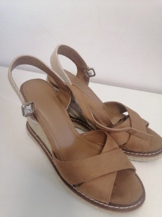 Sandalias cuña Parfois camel talla 37