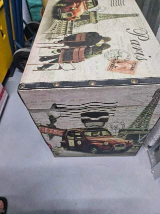 Banco de almacenaje con diseño París