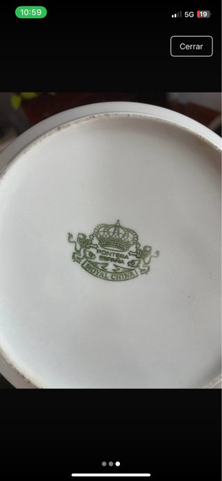 Tetera de porcelana blanca