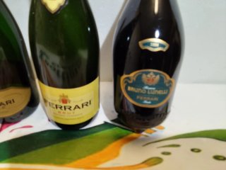 4 BOTTIGLIE VUOTE FERRARI