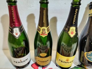 4 BOTTIGLIE VUOTE FERRARI