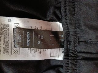 Pantalón Real Madrid negro y dorado